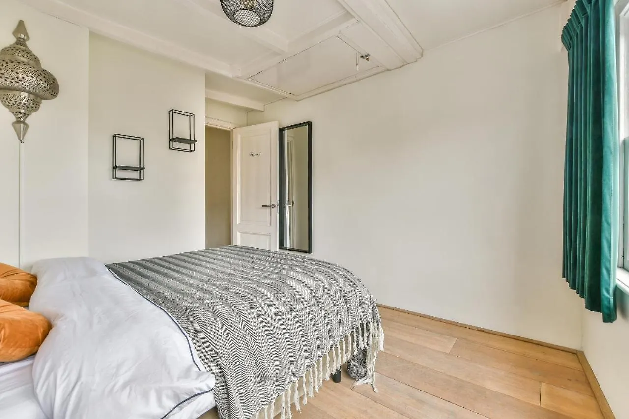 Spiegelgracht Apartments With Canal View Amsterdam