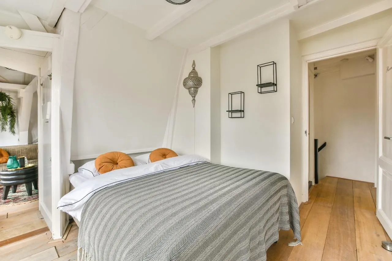 Spiegelgracht Apartments With Canal View Amsterdam