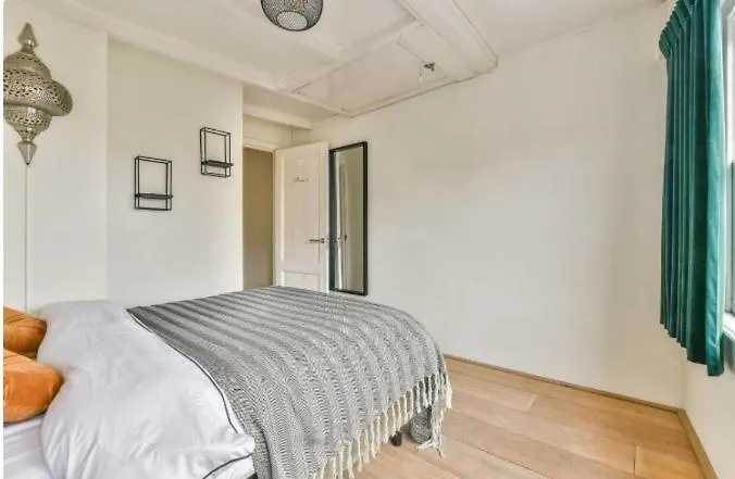 Spiegelgracht Apartments With Canal View Amsterdam Bed & Breakfast